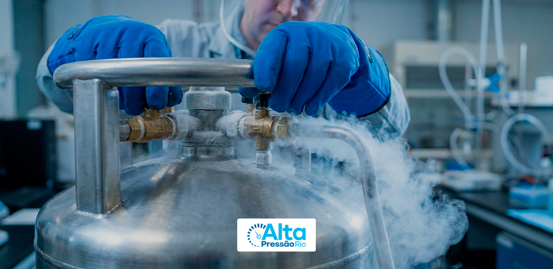 Cuidados no manuseio de equipamentos criogênicos